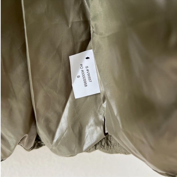 NWT Vuori Hillside Down Puffer Jacket in Laurel Green - Picture 10 of 10